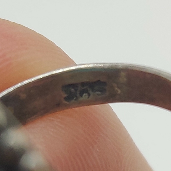 Vintage Turquoise Colored Howlite Necklace And Ring With Metal Feather Earrings - Picture 7 of 10